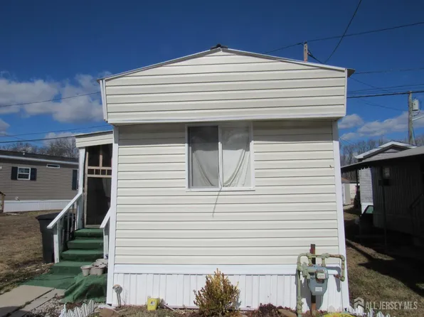 46 Oakdale Vlg, North Brunswick, NJ 08902