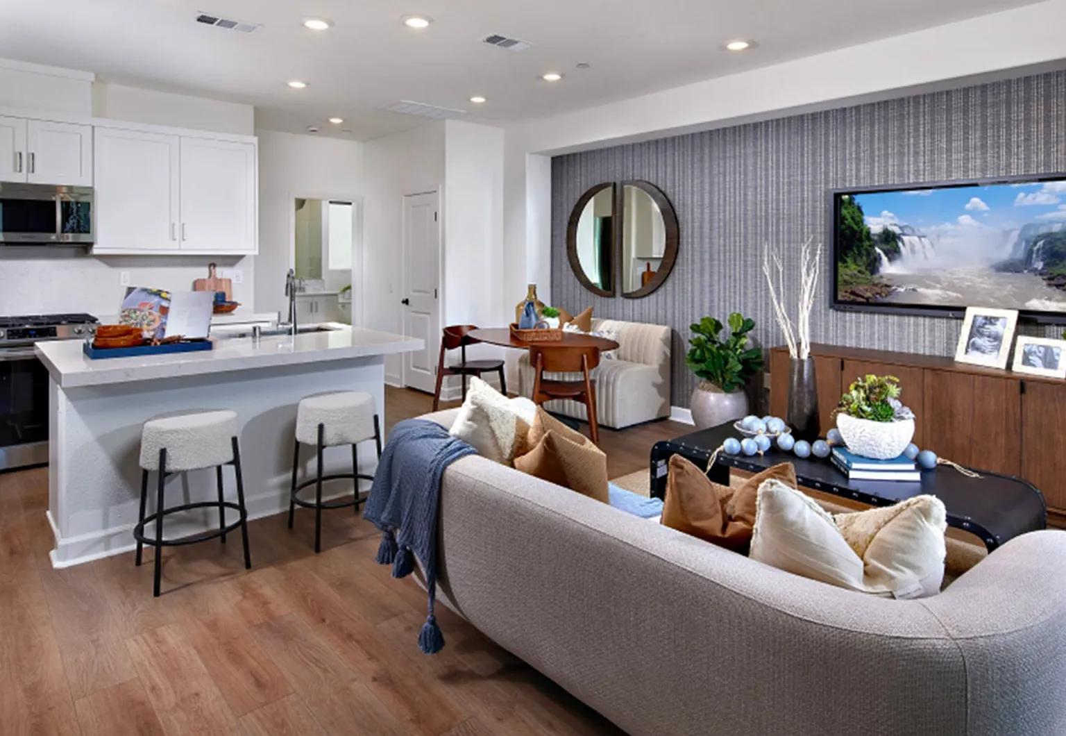 Large new home in desirable South Bay Epoca Master Planned Community — Photo 1