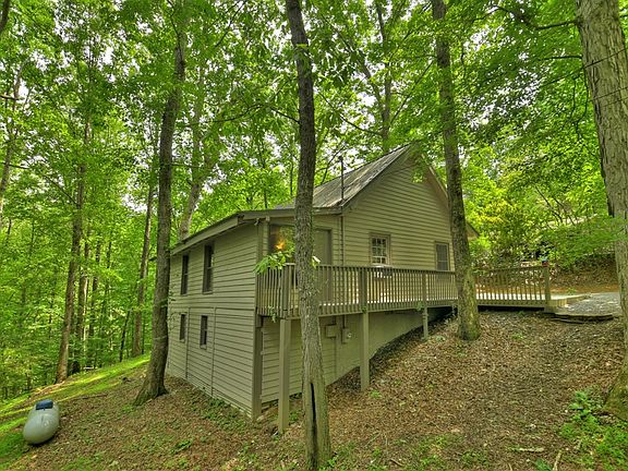 2nd image of 94 Woodglen Ct