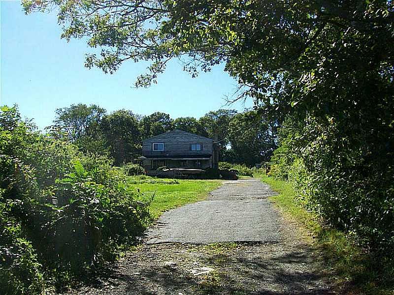 2nd image of 554 Lake Rd