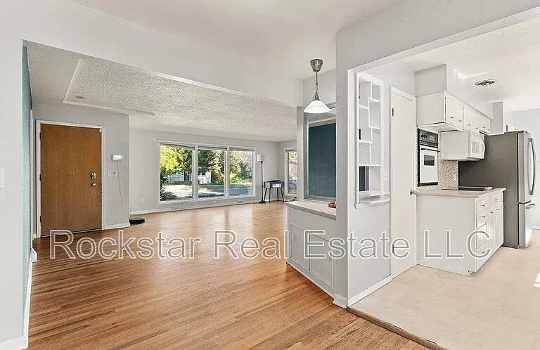 1110 E 28th Ave — Photo 26