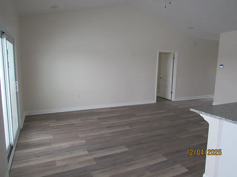 433 Sandy Cir — Photo 3