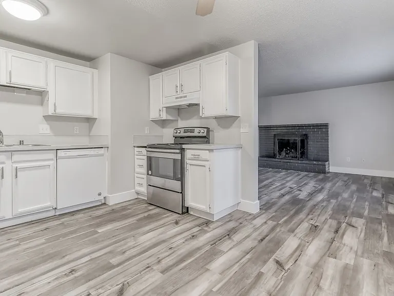 Edgewood Apartments in Vancouver, WA - 2 Bedrooms and 1 Bath — Photo 5