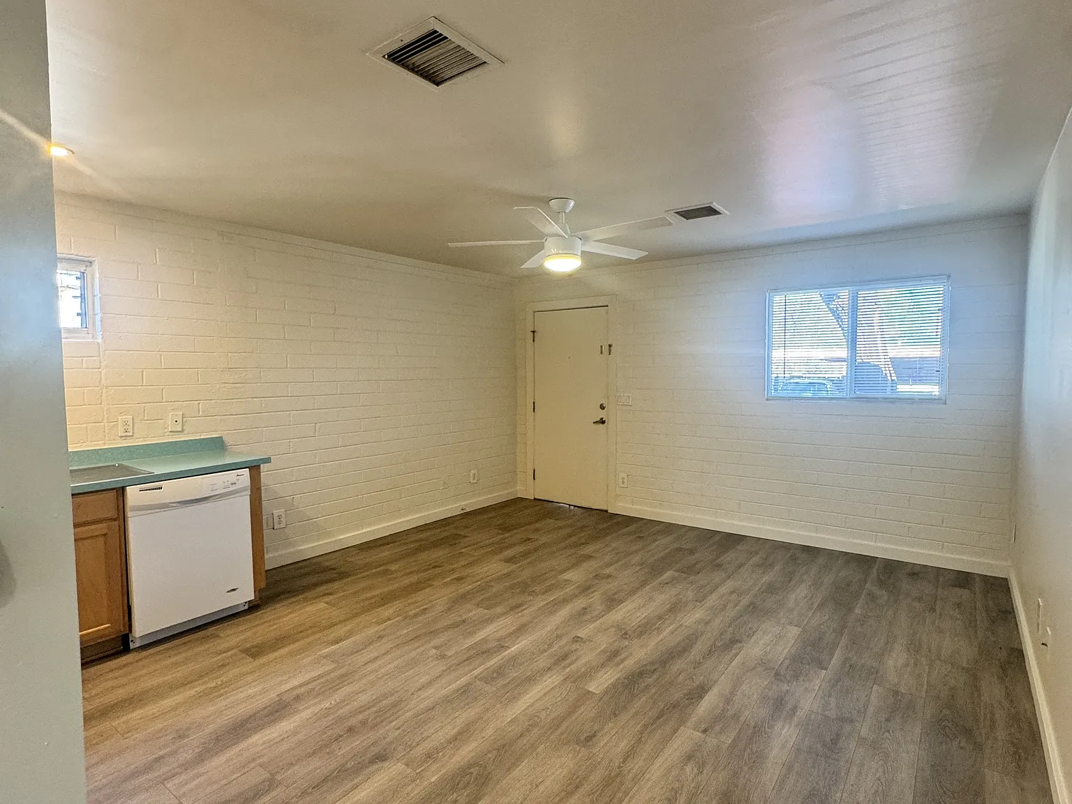 Garfield Court - 805/3 — Photo 3