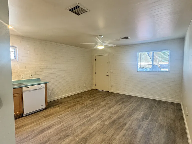 805 E Garfield St #3 — Photo 3