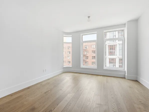 525 6th Avenue image 1 of 20