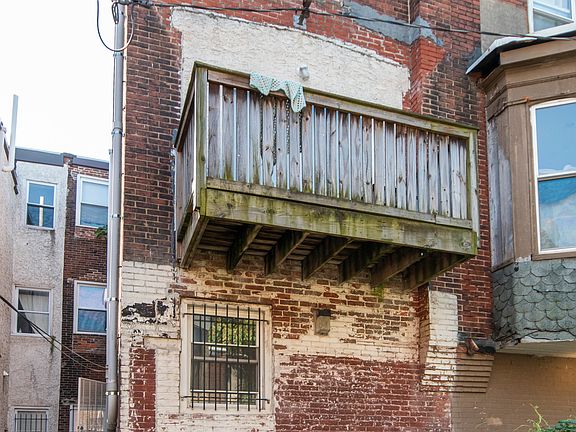 4th image of 1815 W Oxford St #1