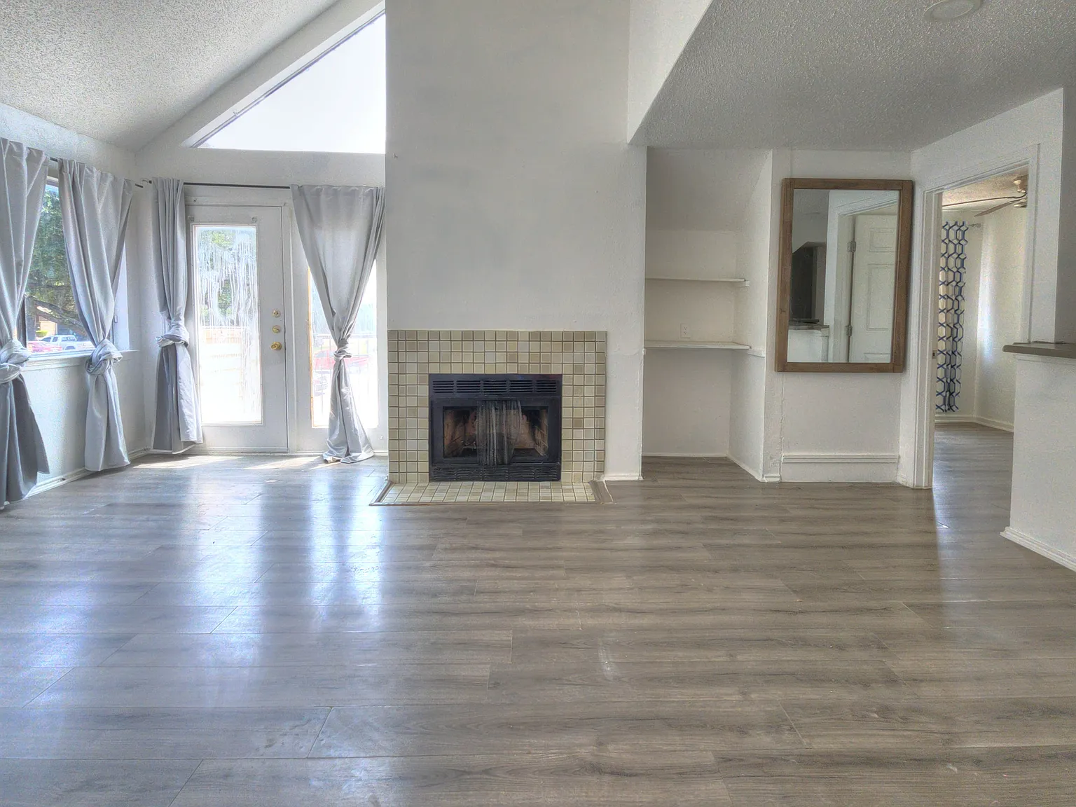 2 bed, 808 sqft, $1,100 — Photo 2