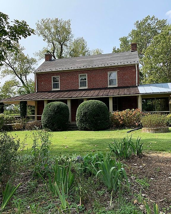 2nd image of 1005 Carter Ave