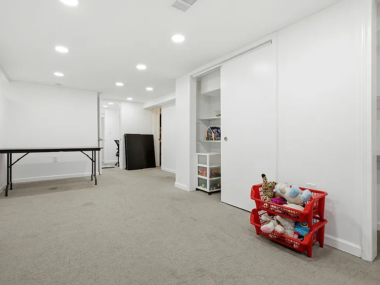 2429 Claver Rd — Photo 32