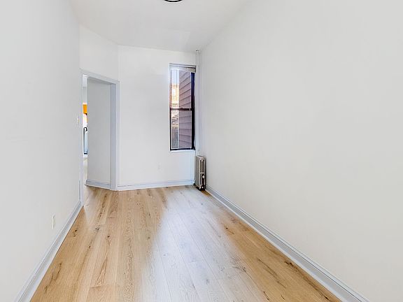 5th image of 3158 42nd St APT 1R