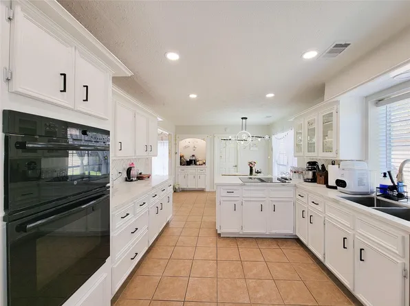 14943 Tramore Dr, Houston, TX 77083