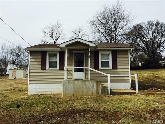 5th image of 802 Towle St