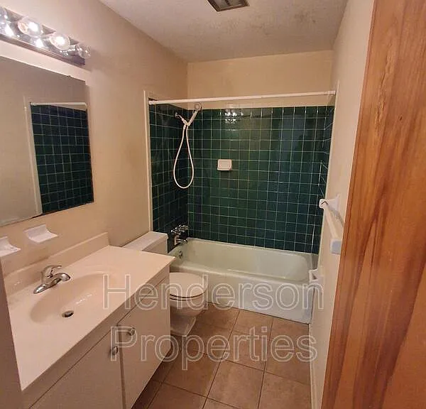 1381 N 6th St — Photo 2
