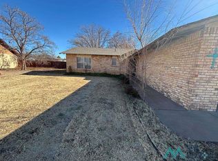1725 Belvoir Cir, Clovis, NM 88101