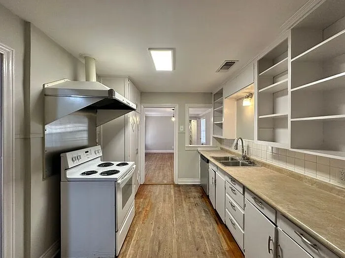 1309 S Robertson Ave — Photo 8