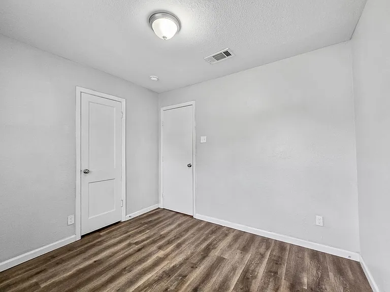 2035 San Francisco Dr — Photo 8