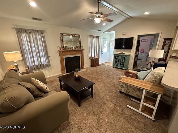 5th image of 123 Leonard Drive