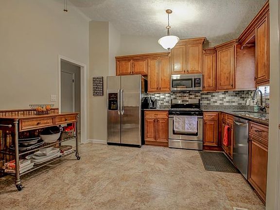 5th image of 235 Royal Colony Ct