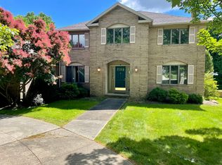 9745 Shenandoah Dr, Brecksville, OH 44141