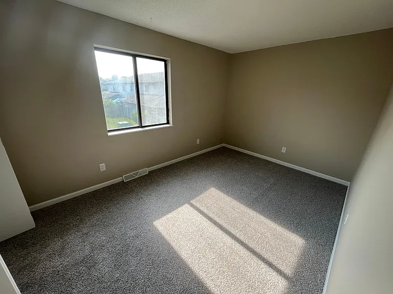 2070 Kingdom Dr — Photo 22