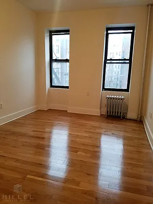 Rented by Hillel Realty Group | media 19