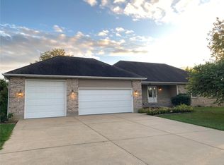 292 Bridgewater Heights Dr, Villa Ridge, MO 63089
