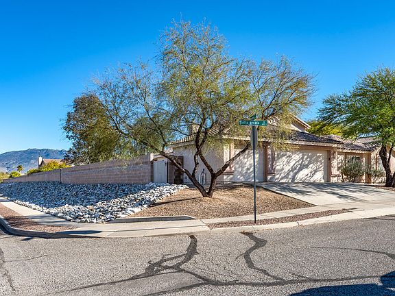 3rd image of 623 S Sierra Nevada Dr