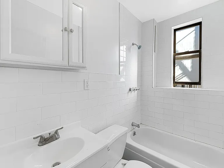619 E 5th St #12A — Photo 5