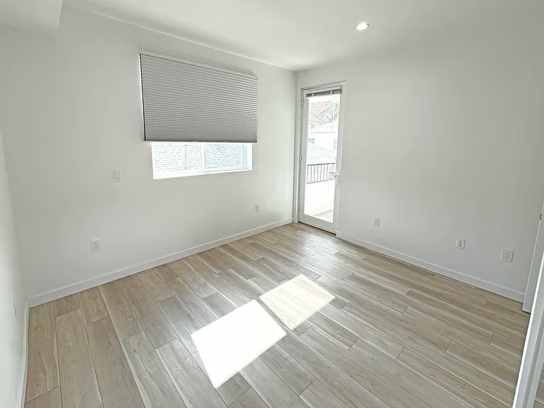 10934 Peach Grove St #202 — Photo 12