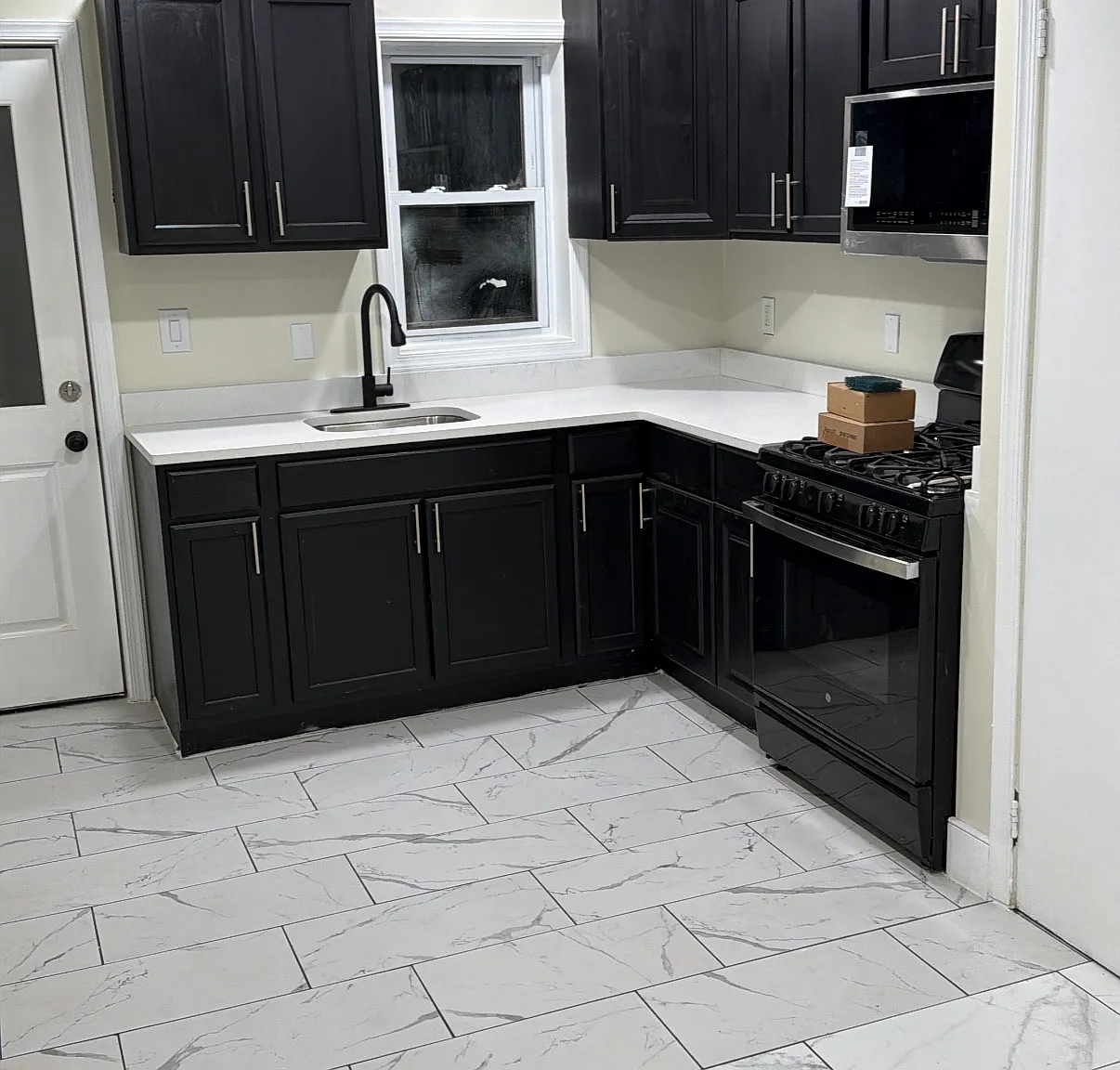 3 bed, 1408 sqft, $1,700 — Photo 2