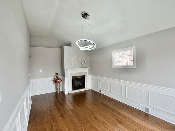 4th image of 5818 S Melvina Ave