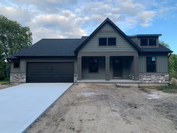 7054 Pinehurst Dr NE, Rockford, MI 49341
