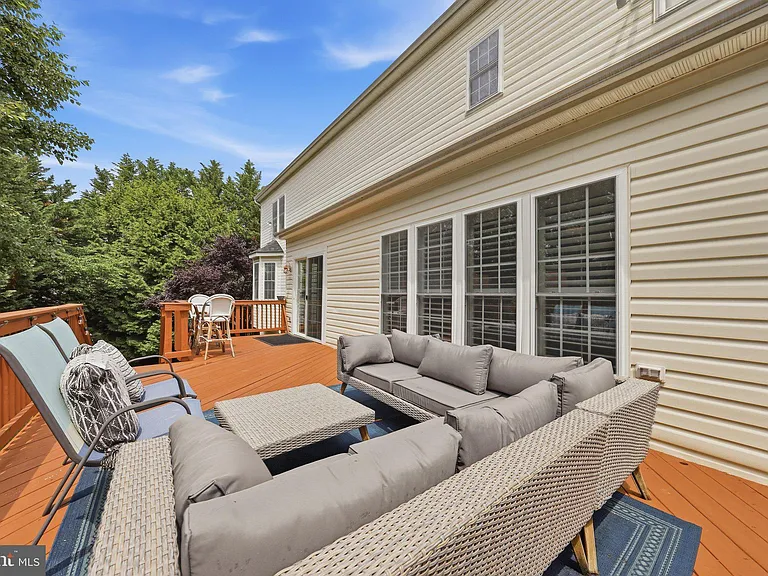 3852 Glasgow Way — Photo 43