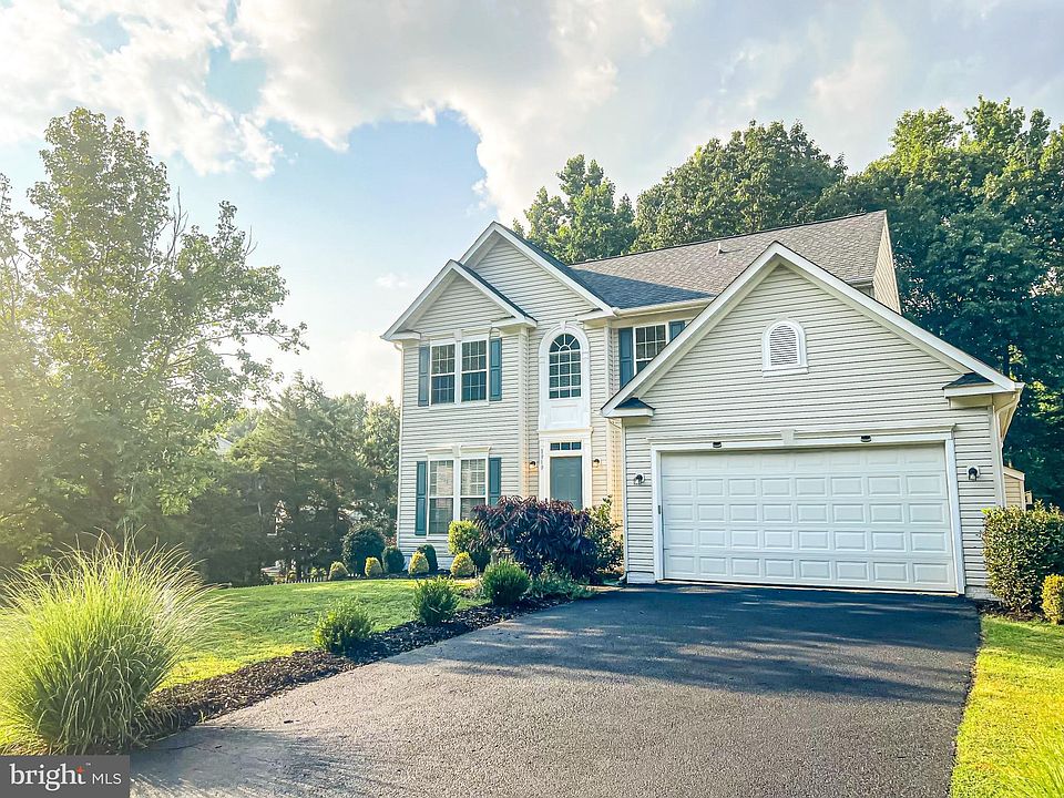 1st image of 3919 Lynnhaven Ln