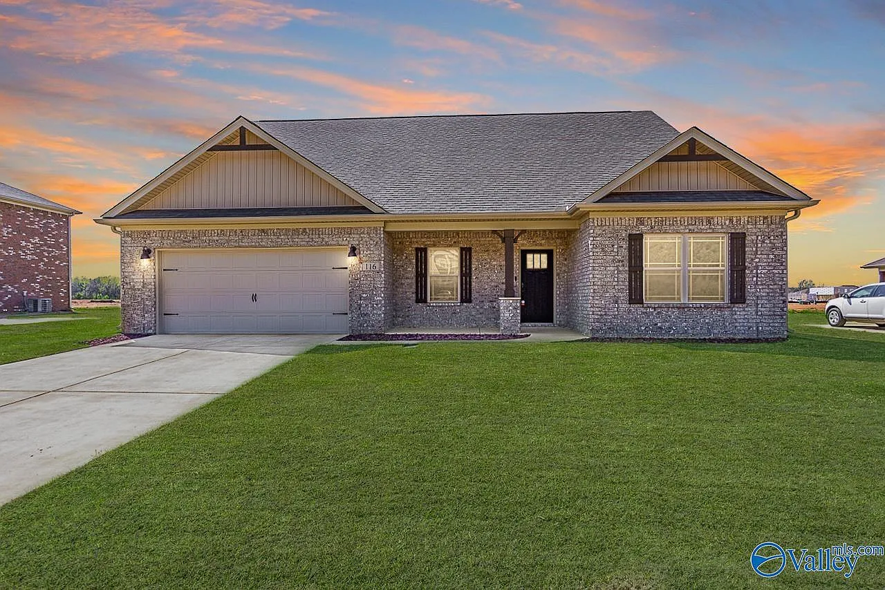 4 bed, 2.0 bath, 2002 sqft, $1,700 — Photo 1