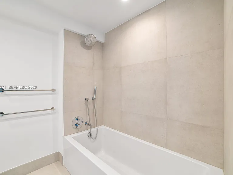 9221 E Bay Harbor Dr #610 — Photo 19