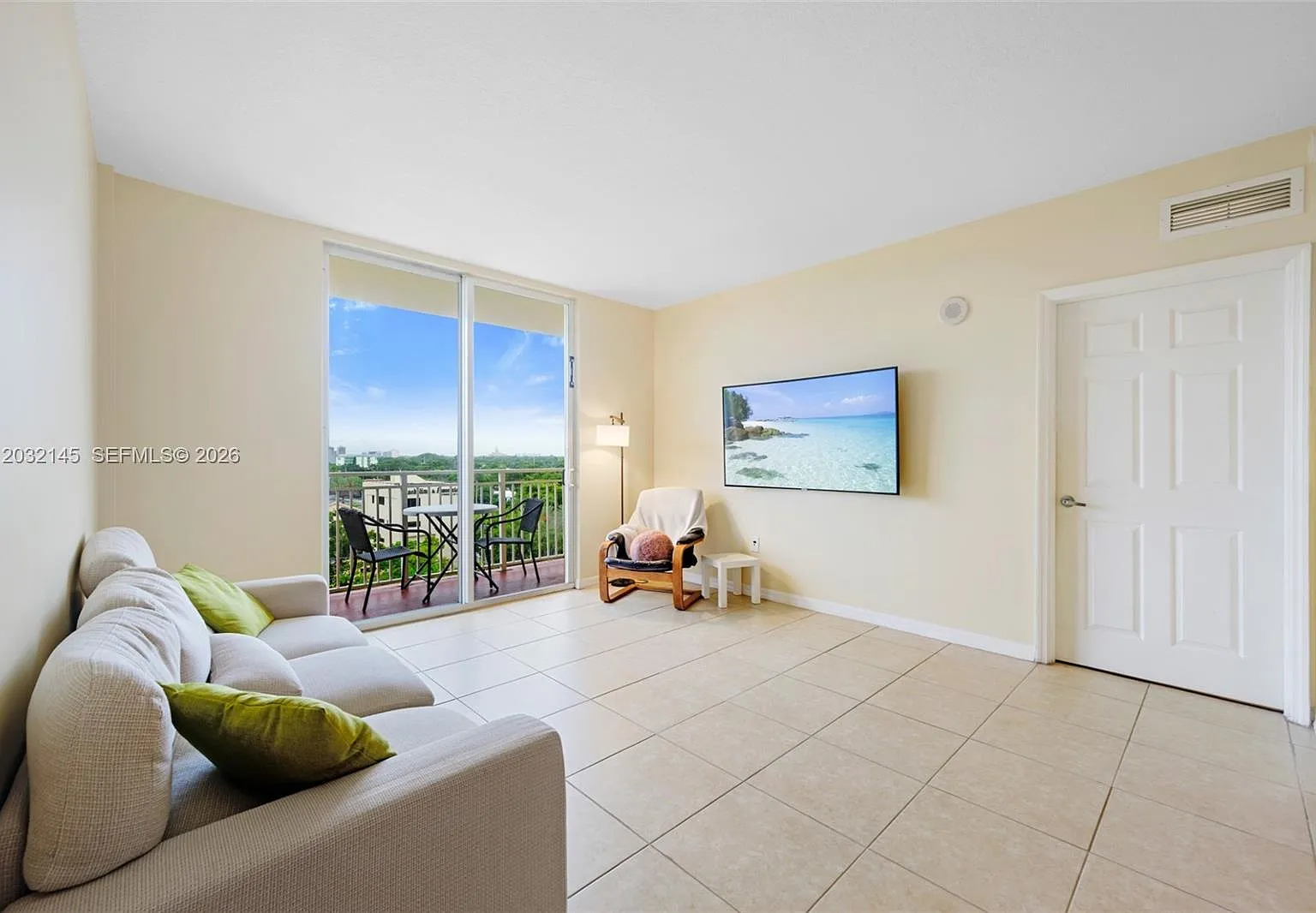 2 bed, 920 sqft, $2,700 — Photo 1