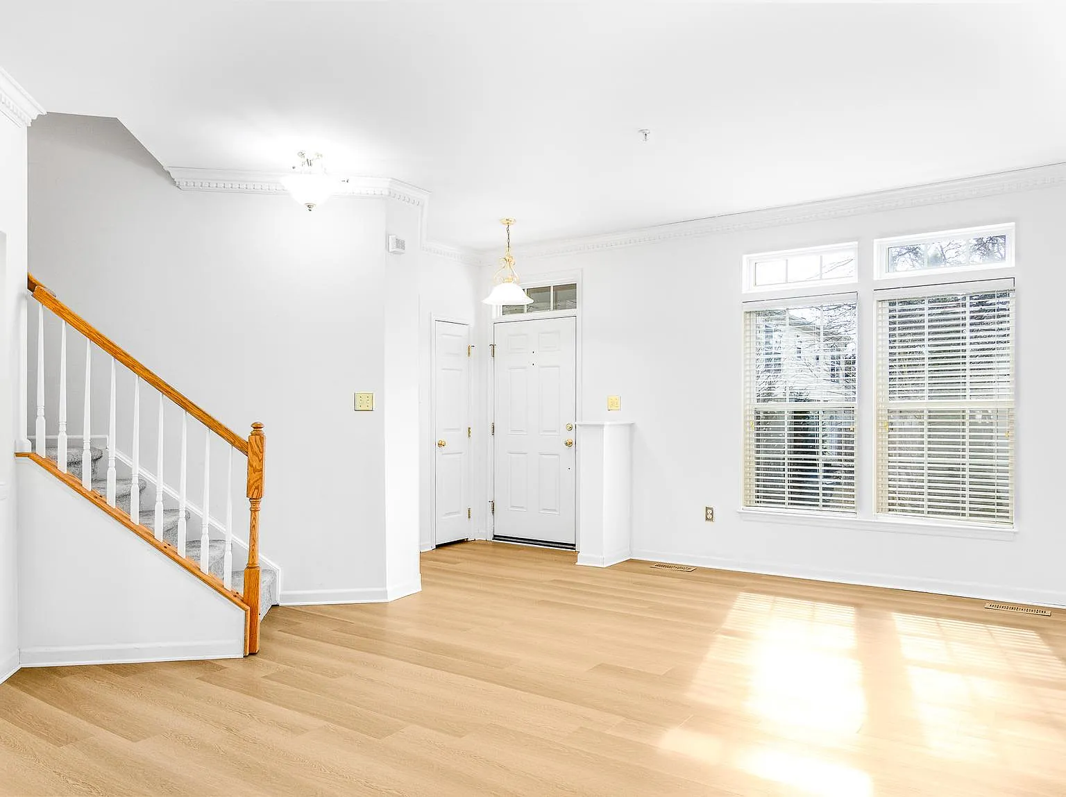 3 bed, 3.5 bath, 2000 sqft, $2,800 — Photo 4