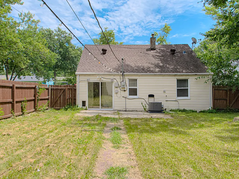 7800 Jefferson St — Photo 29