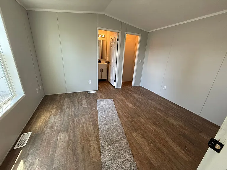 1323 Floyd Ave — Photo 11