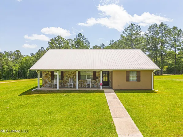28121 Dusty Ln, Picayune, MS 39466