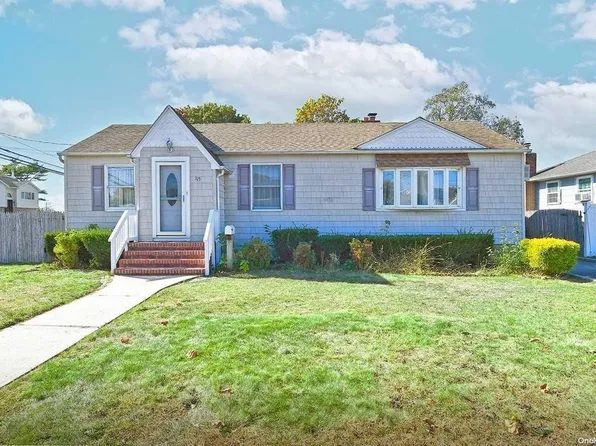 115 Saint Anns Avenue, Copiague, NY 11726