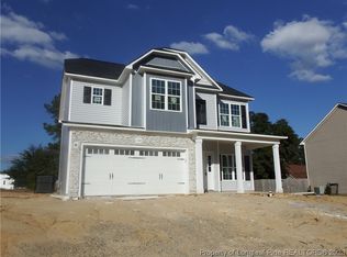 1122 Legend Creek Dr, Hope Mills, NC 28348