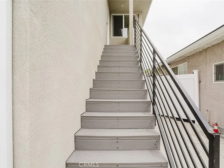 8915 Wakefield Ave — Photo 4