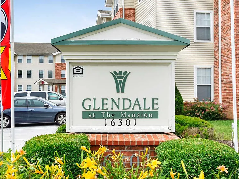 Glendale at the Mansion Apartments — Photo 24