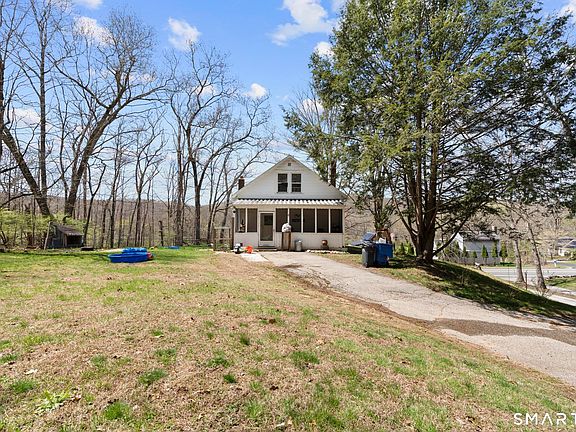 2nd image of 828 Stafford Road