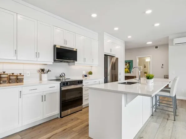 125 SW Wolf Hollow Cres SE #313, Calgary, AB T2X 5W9