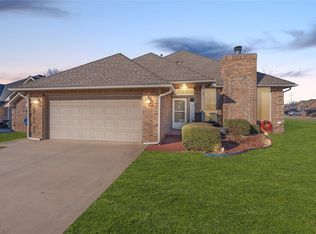 629 E Elder Ln, Mustang, OK 73064