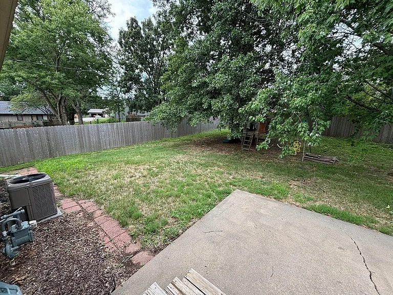 3423 Woods Dr — Photo 20